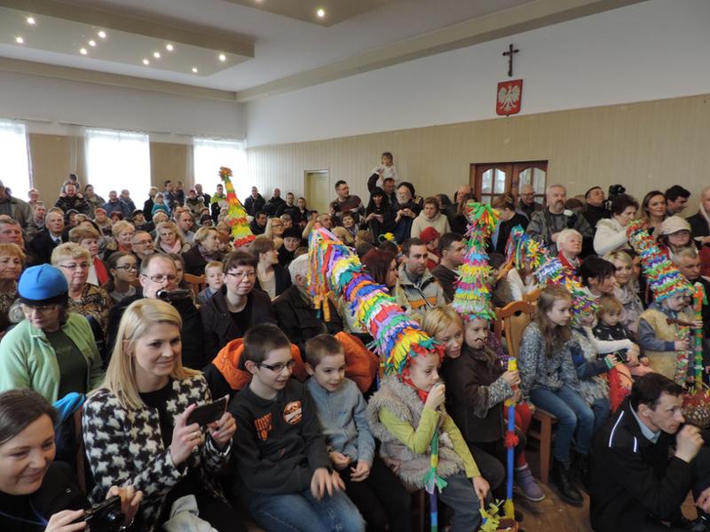 https://midasbrowser.pl/midas/pucheroki/pictures/maxi/pucheroki/przeglad2016publicznosc.JPG